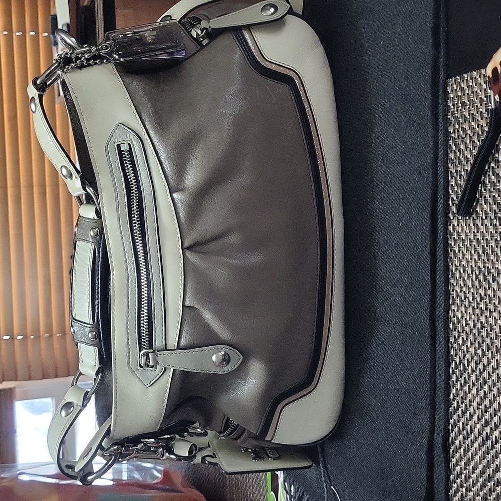 Vintage Coach Legacy Like New - Picture 2 of 9
